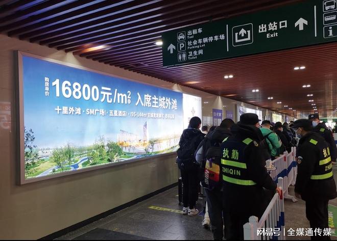 扬州站高铁出站通道墙面灯箱广告投放扬州火车站广告价格